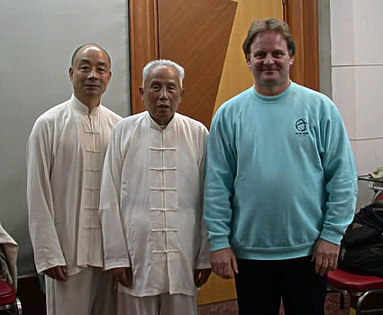 Von links nach rechts: Chan Zhuen Yuan neben seinem Meister Wei Chun Yuan und Volker Jung